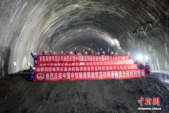 渝昆高鐵全線隧道、橋梁、路基等線下工程建設(shè)完成